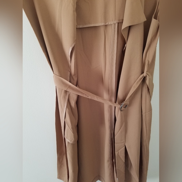 NWOT Glamorous Sleeveless Belted Lightweight Trench Jacket Khaki Size Small - Picture 2 of 8